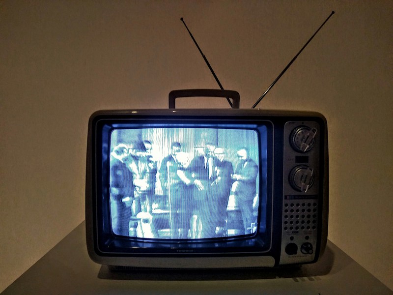 bruna-araujo-unsplash-televisione