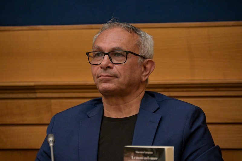 Vincenzo Varagona-ImagoEconomica-LIBRO LE MANI NEL CUORE