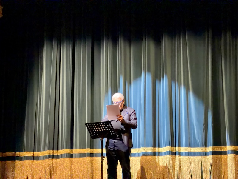 Foto scattata alla prima di “Tutto in me è amore” e ritrae l’intervento introduttivo di Marco Revelli, presidente del Centro Gobetti