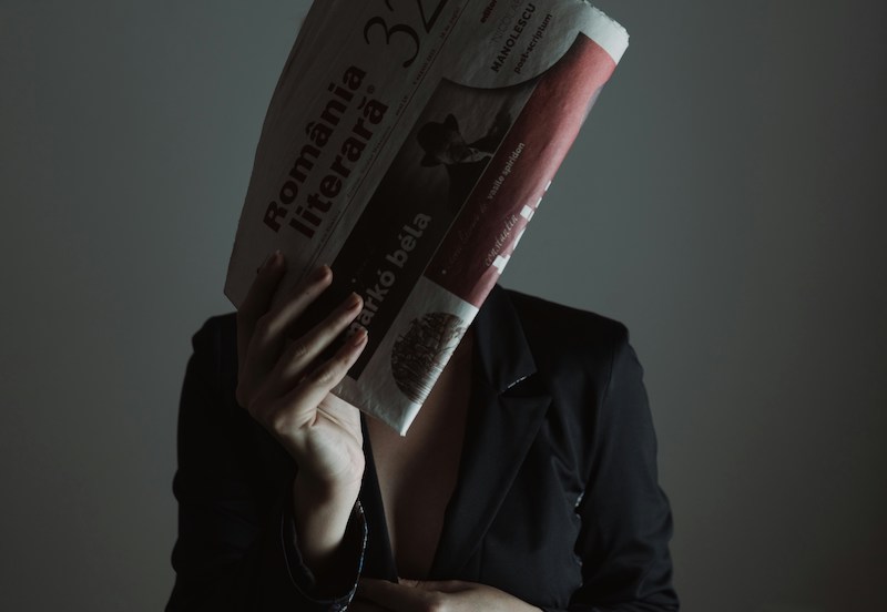 ionela-mat-unsplash- stress-giornalisti