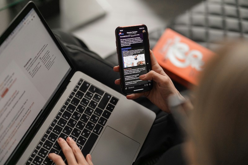 maxim-ilyahov-unsplash-newsletter